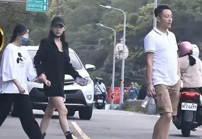 心机后妈VS韩国继父！汪小菲千金险成筹码马筱梅机场护女现暗战(图1)