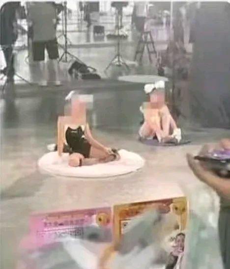 炸裂！渔网袜、狐狸尾、项圈中山漫展女童着成人服装姿势撩人(图4)