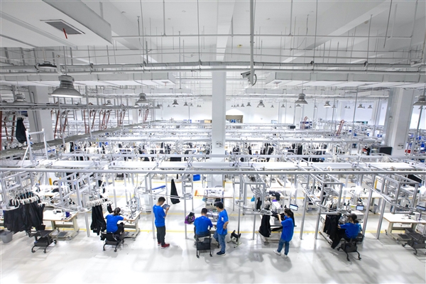 重庆立泰服饰集团：专注校服领域多年设计生产一体化为学子打造高品质校园着装(图1)