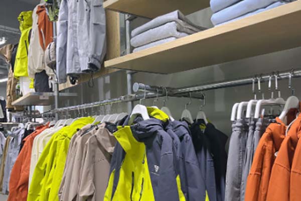 具身智能洗牌前夜：卷技术、卷价格、卷落地｜TMT年度盘点(图1)