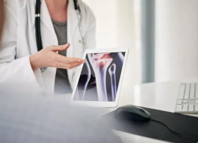 老人防摔马甲动辄数千元骨科专家传授“零成本”防跌倒攻略(图3)