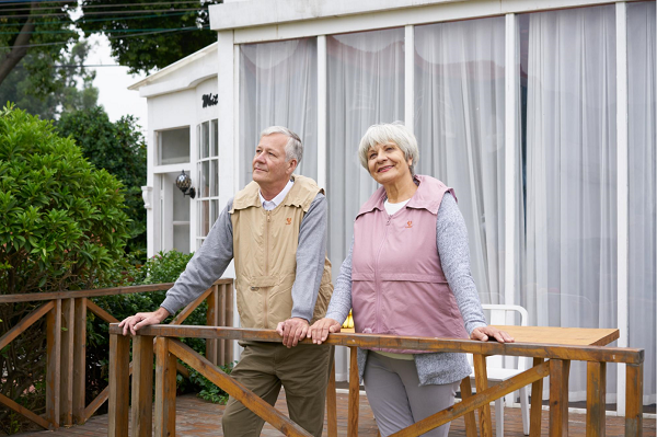 信安智囊智能防摔马甲：科技赋能让老人远离伤害安享晚年(图2)