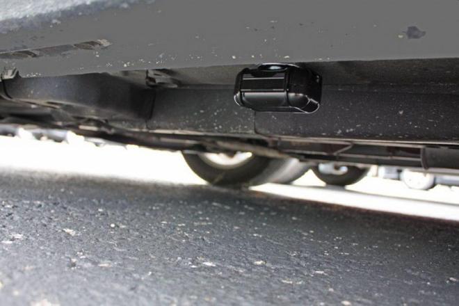 怀疑车被定位？别急着去修理厂！教你3招自查揪出定位器(图2)