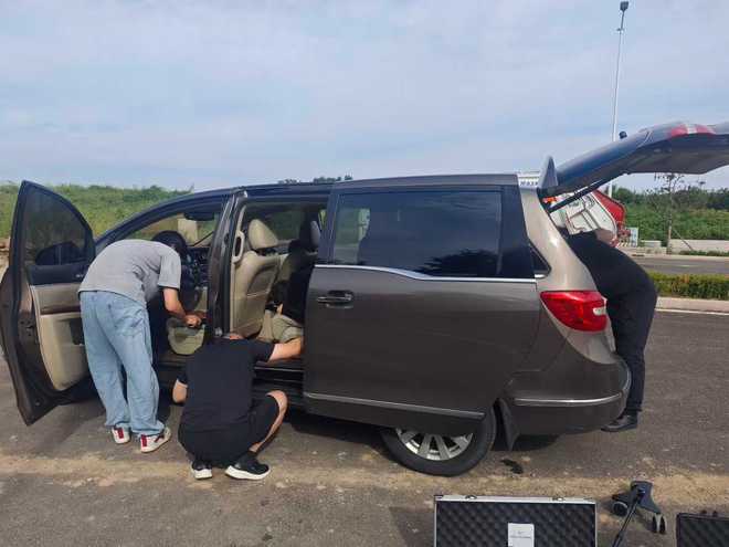 怀疑车被定位？别急着去修理厂！教你3招自查揪出定位器(图5)