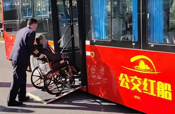 “公交红船”：新起点再启航(图12)