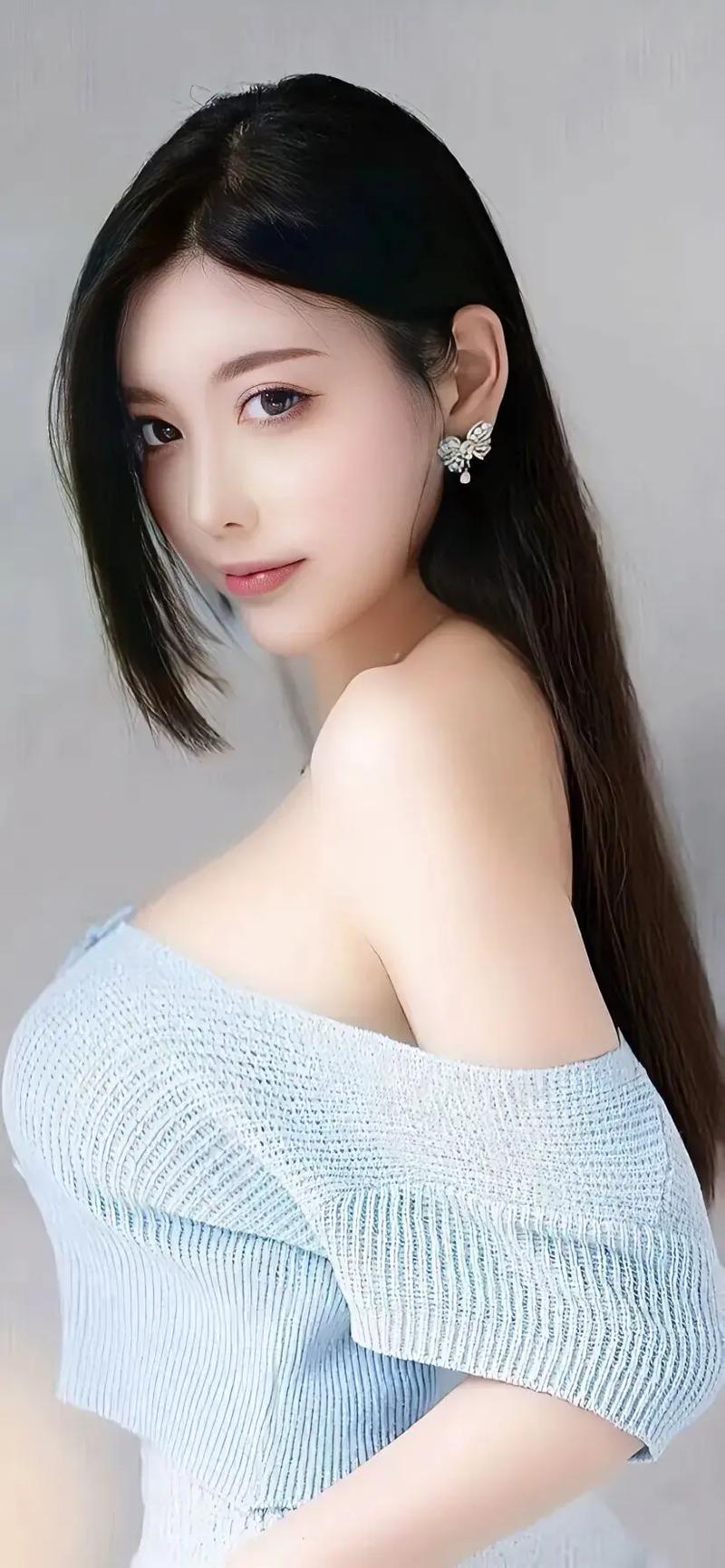 班长让我吃她我脱她衣服视频(图1)