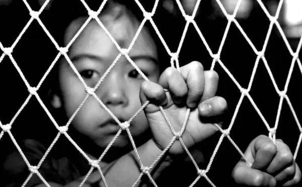 人贩子选孩子有规则这几类孩子在选择范围内希望你娃不在其中(图1)