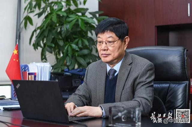 这位光谷人获评《长江日报》年度封面人物(图4)
