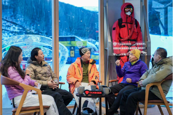 与自然为友与冰雪共舞：TANBOER坦博尔以专业与生态布局助力冰雪事业进阶(图5)