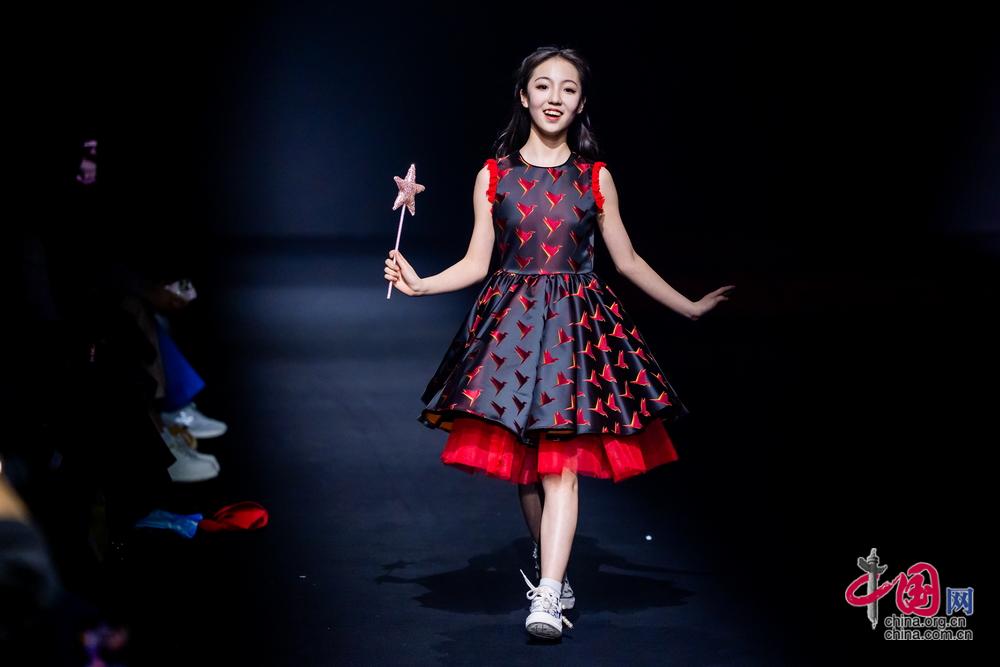 把东方底蕴与未来写进孩子的衣服里小鹤鹤把“AI做成了有温度的童装”(图13)