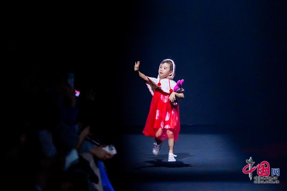 把东方底蕴与未来写进孩子的衣服里小鹤鹤把“AI做成了有温度的童装”(图15)